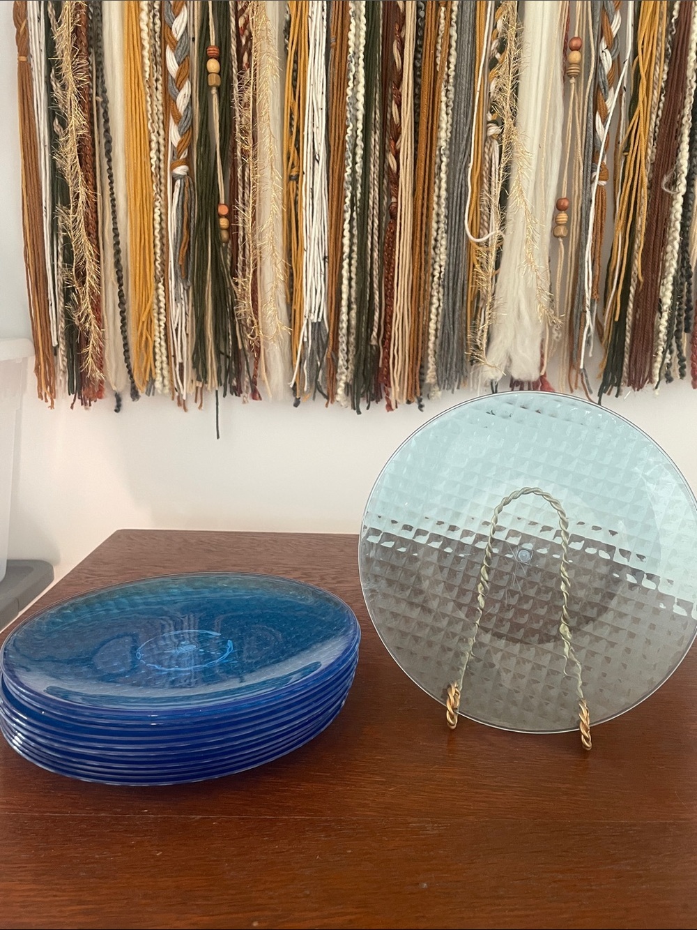 Set of 12 blue plastic dinner plates